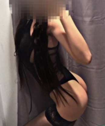 Живу в Москве 🌃 Я предлагаю незабываемые возможности для воплощения всех твоих самых сокровенных фантазий. С моей помощью ты сможешь окунуться в мир наслаждения и страсти. Мои услуги - искушение воплотить твои мечты в реальность, побаловать тебя массажем, подарить океан ласк и экстаза. У меня есть множество положительных отзывов, которые говорят о моей профессиональности и неповторимости. 😍 Ты можешь увидеть мои фото и ценить мою красоту. Не упускай возможность окунуться в мир наслаждения со мной! Оставь заявку и мы встретимся в Москве. 💋 4730, 19 лет